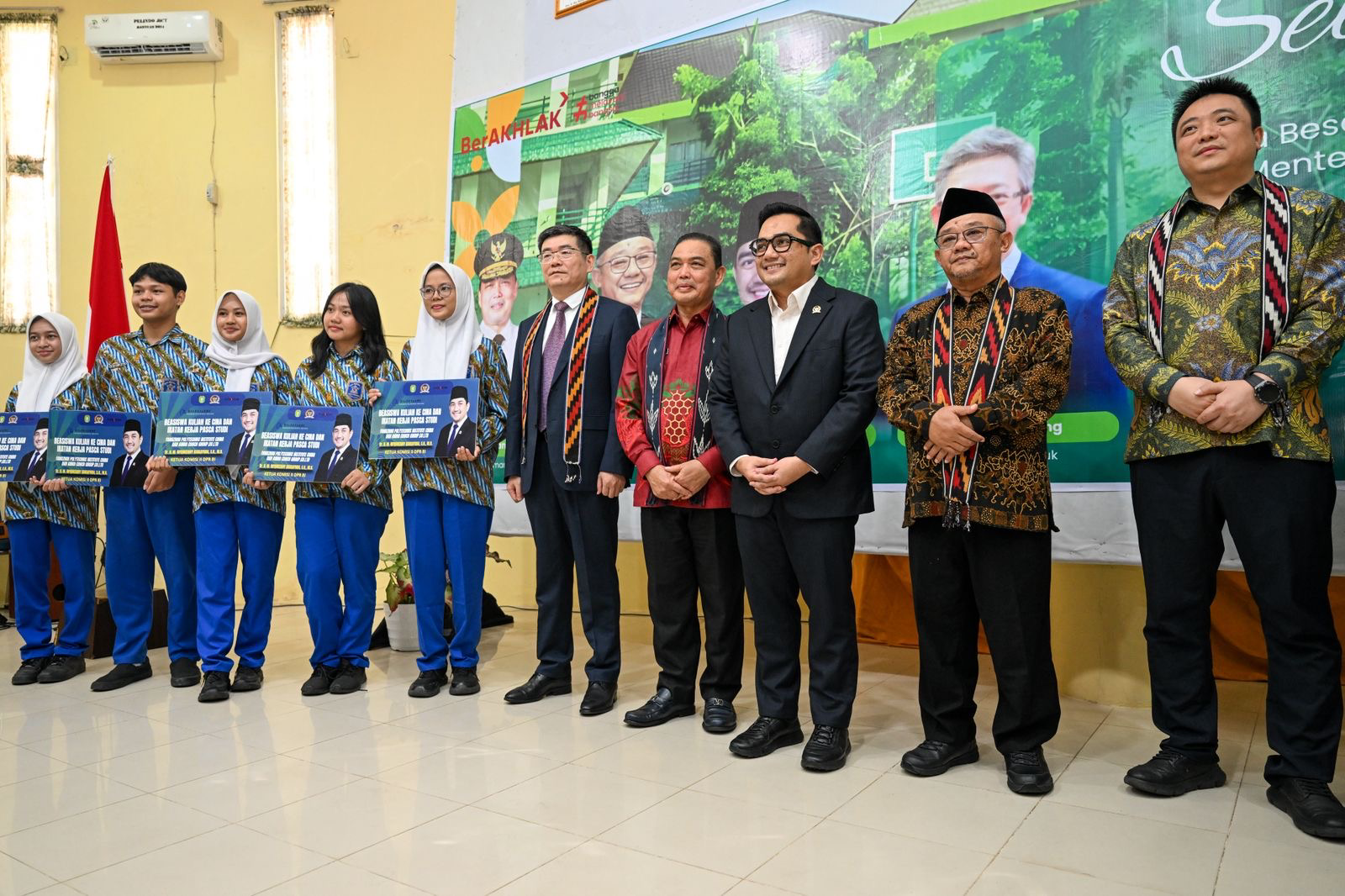 Buka Jalan Pendidikan, Kemendikdasmen Dukung Beasiswa Internasional  bagi Talenta Kalimantan Barat