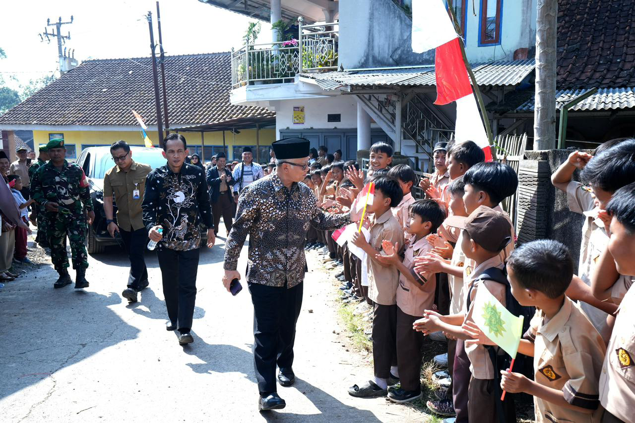 Garut Bergerak Jemput Anak Kembali Sekolah, Orang Tua Asuh Jadi Harapan Baru