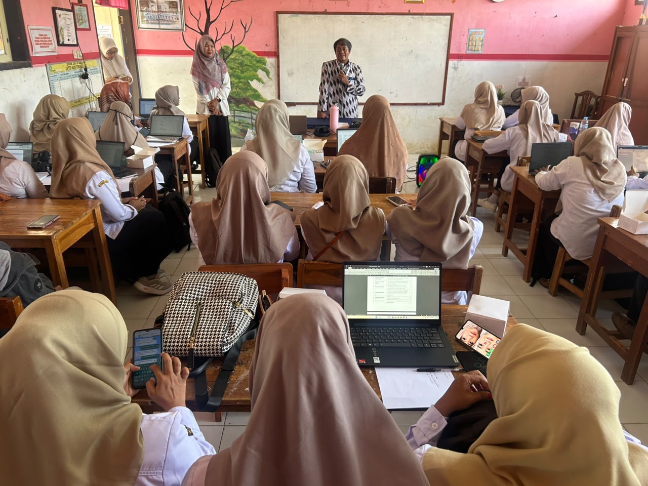 Tinjau Praktik Mengajar Guru, Kepala BBGTK Jabar Supervisi OJT Matematika Gembira dan PKGSD-MBI