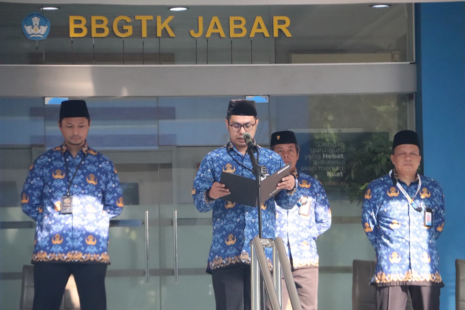 Peringati Hari Lahir Pancasila, BBGTK Jabar Anugerahkan Satyalancana Karya Satya kepada 30 Pegawai