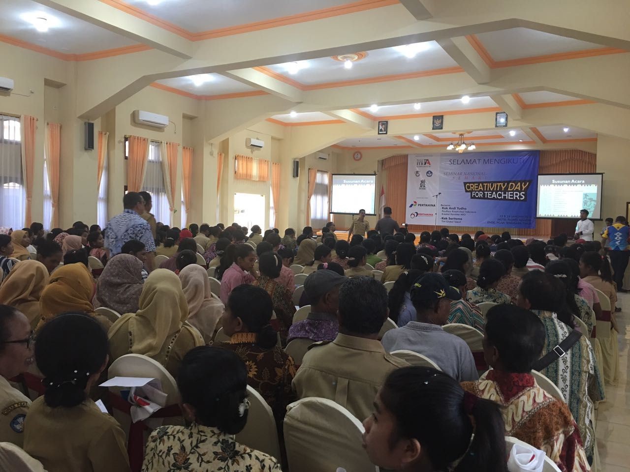 Pembukaan Seminar "Creativity Day for Teaching"