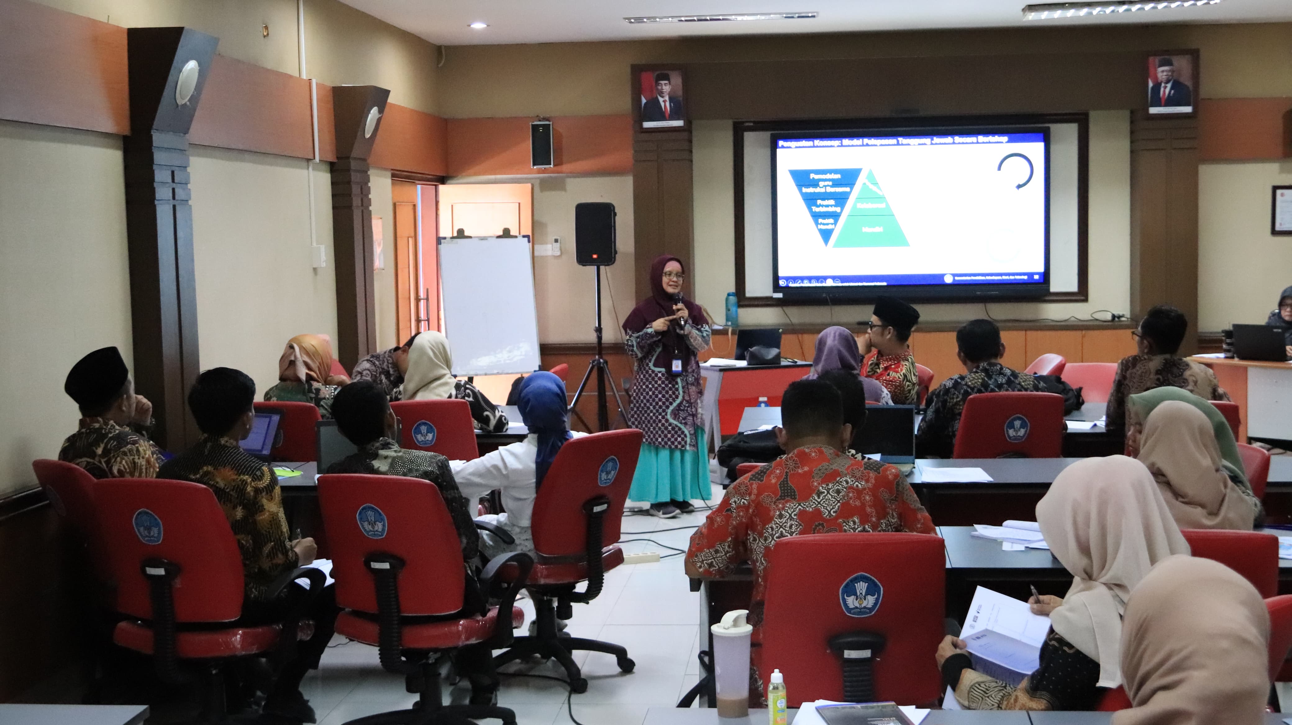 Pengembangan Kompetensi Berkelanjutan melalui Pelatihan dan Pemanfaatan Buku Bacaan Bermutu